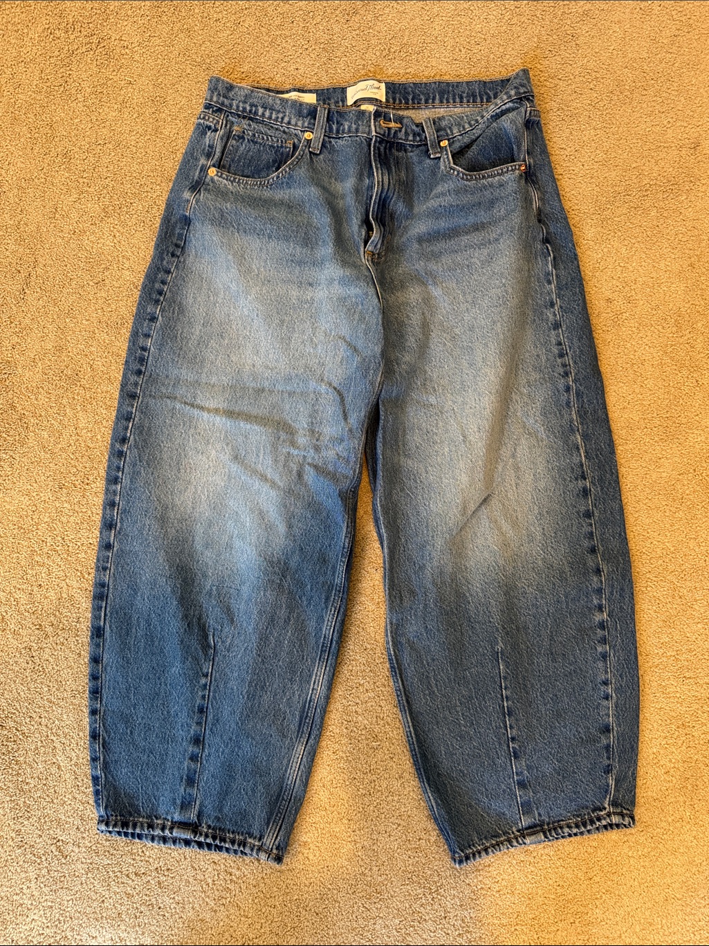 Universal Thread High Rise Easy Barrel Jean